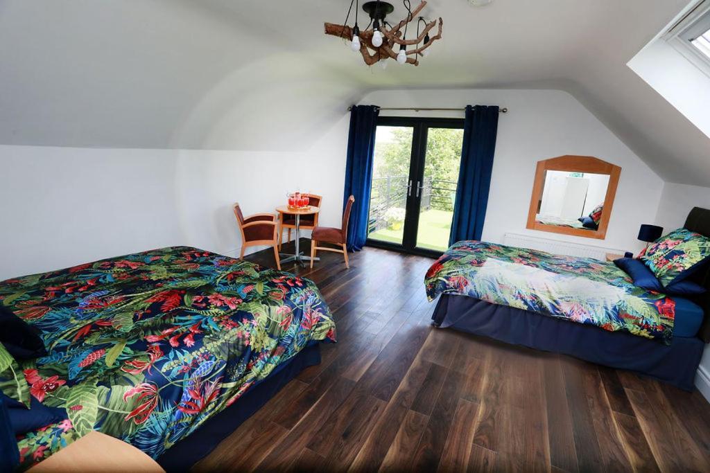 גלוואיי Luxury 6 Bedroom Spiddal Villa, Jacuzzi, Balcony מראה חיצוני תמונה
