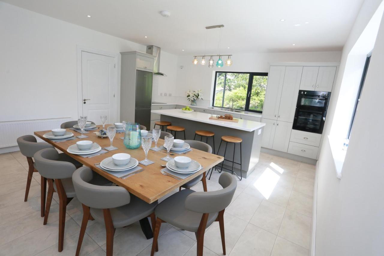 גלוואיי Luxury 6 Bedroom Spiddal Villa, Jacuzzi, Balcony מראה חיצוני תמונה